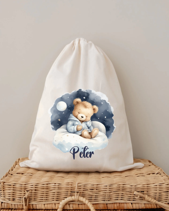 Gepersonaliseerde tas met teddybeer en naam Peter in een schattig wolkenontwerp.