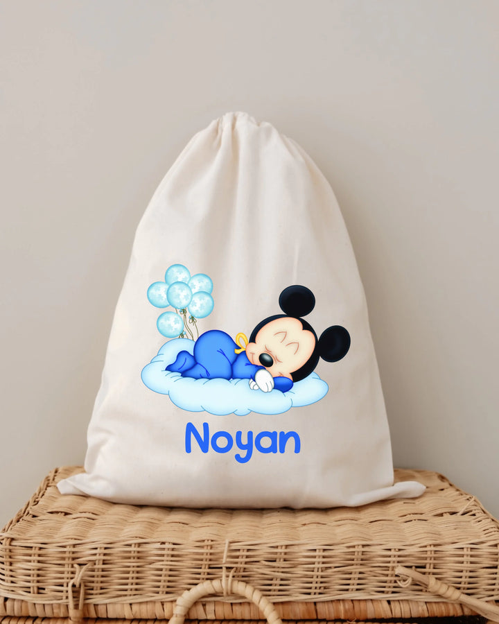 Gepersonaliseerd jute zakje met slapende muis en naam Noyan, perfect voor babyaccessoires.