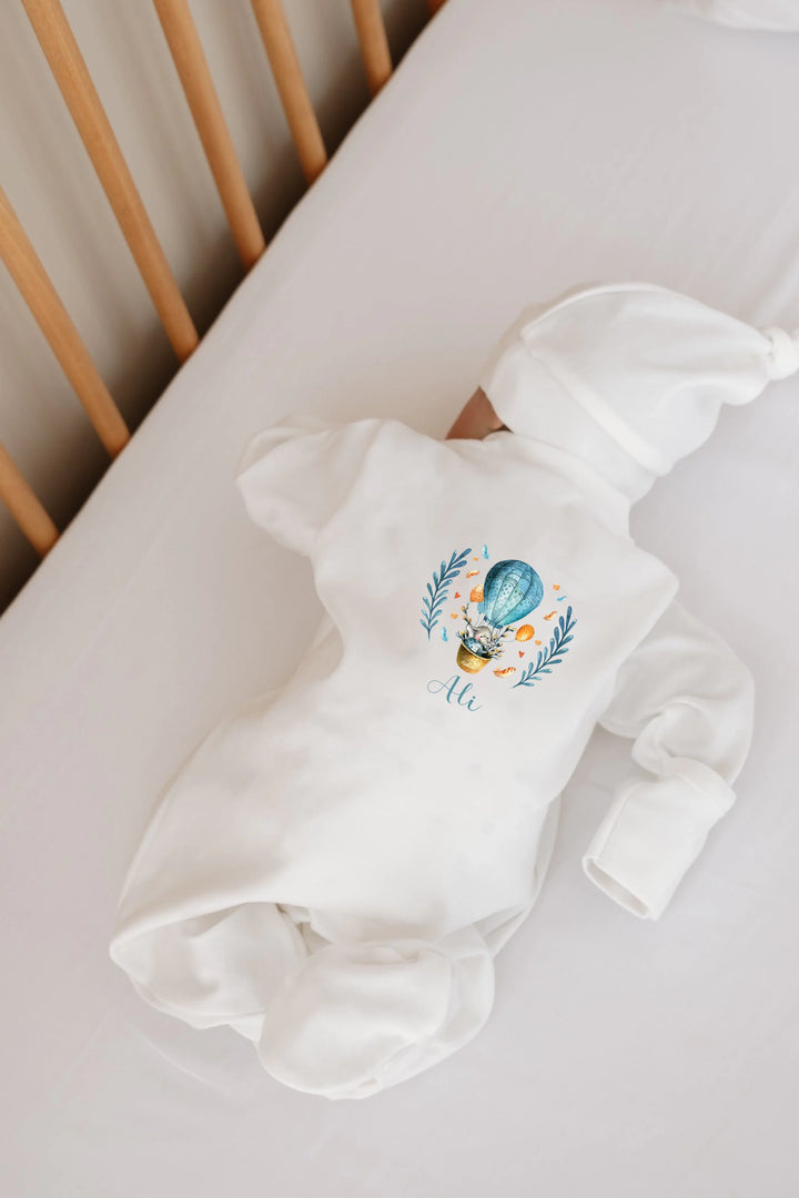 Gepersonaliseerde romper met luchtballon en naam voor baby, ideaal voor een schattige babyset.
