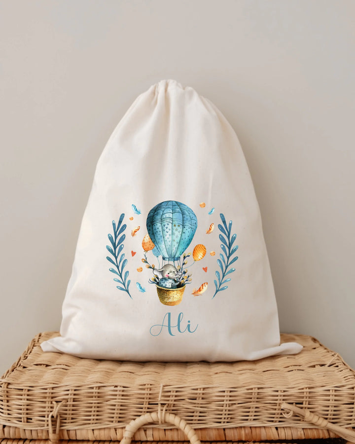 Gepersonaliseerde tas met luchtballon en naam Ali, ideaal voor babykleding of accessoires.