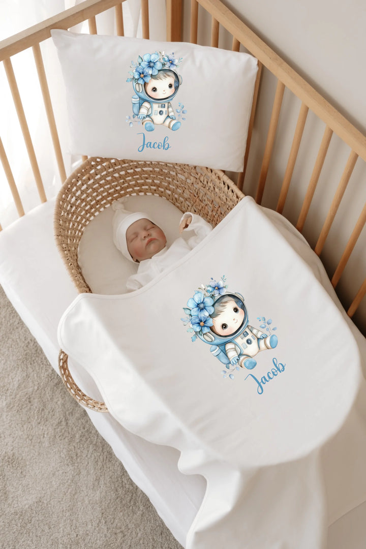 Gepersonaliseerde babybedset met astronautontwerp en naam Jacob, voor een schattige nachtrust.
