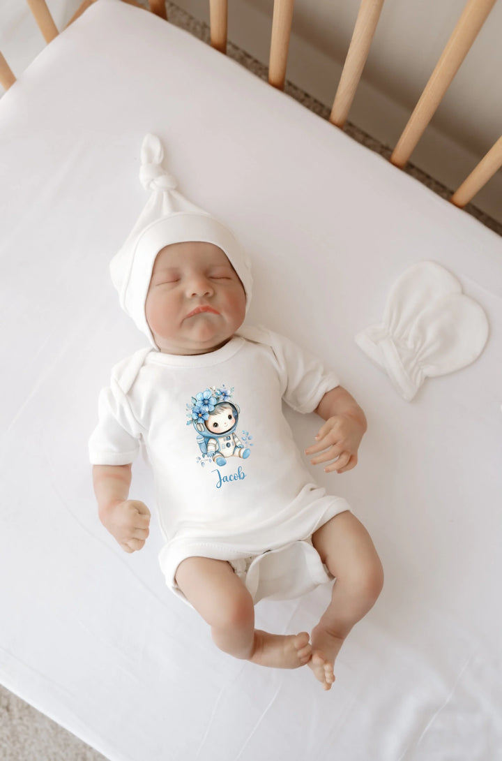 Gepersonaliseerde babyset met astronautontwerp en naam Jacob, perfect voor jongens. 12-delige babygeschenkset.