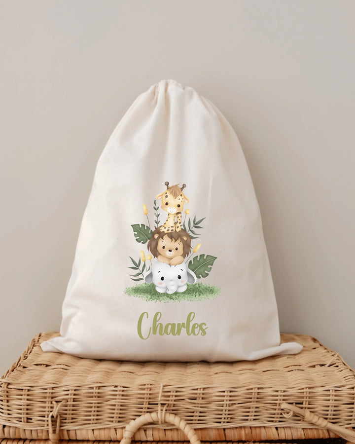 Gepersonaliseerd katoen opbergzakje met jungle dieren en naam Charles, perfect voor babyspulletjes.