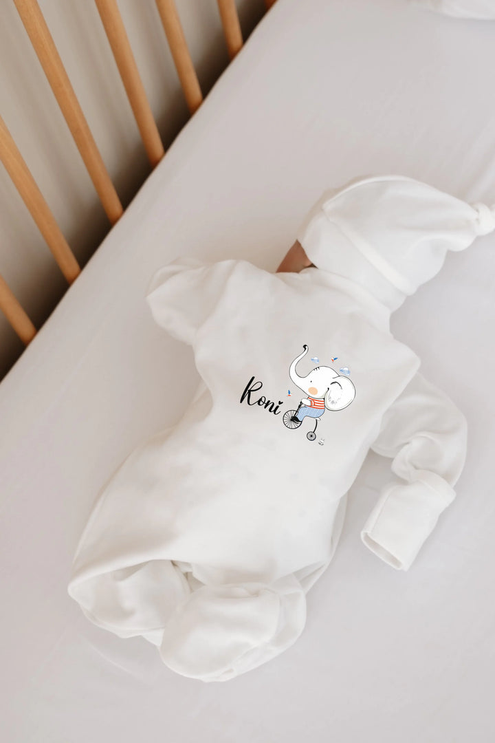 Gepersonaliseerd wit baby rompertje met schattige olifantillustratie en de naam Keni.