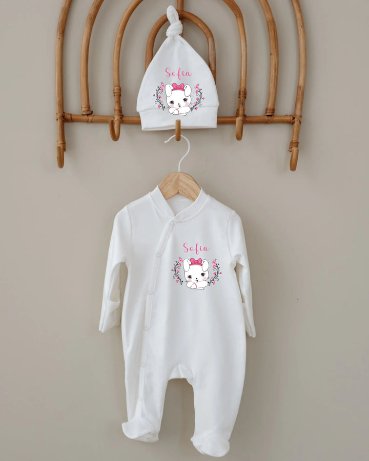 Gepersonaliseerde newborn set met konijntje en naam 'Sofia', perfect voor baby's van 0-3 maanden.