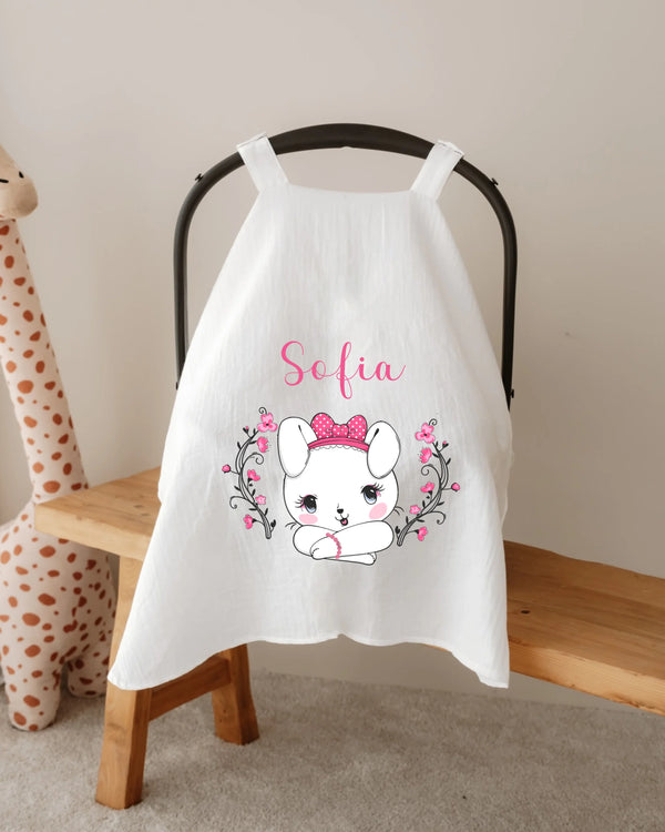 Gepersonaliseerd kinder voedingsschort met afbeelding van een konijntje en roze strik, naam Sofia erop.