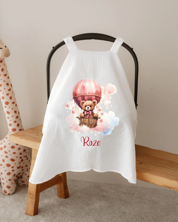 Roze teddybeer zonnekap voor autostoel met naam, perfect als gepersonaliseerd babycadeau.
