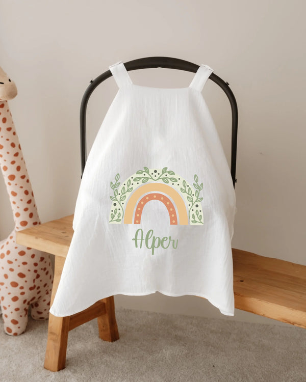 Gepersonaliseerde hydrofiele zonnekap met boho regenboogdesign en naam 'Alper', perfect voor baby-autostoelen.