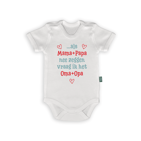 Grappige babyromper met tekst 'Als Mama + Papa Nee Zeggen, Vraag Ik Het Oma + Opa' op een witte achtergrond.