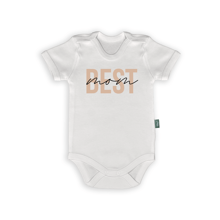 Minimalistische babyromper met de tekst 'Best Mom', perfect als Moederdagcadeau.