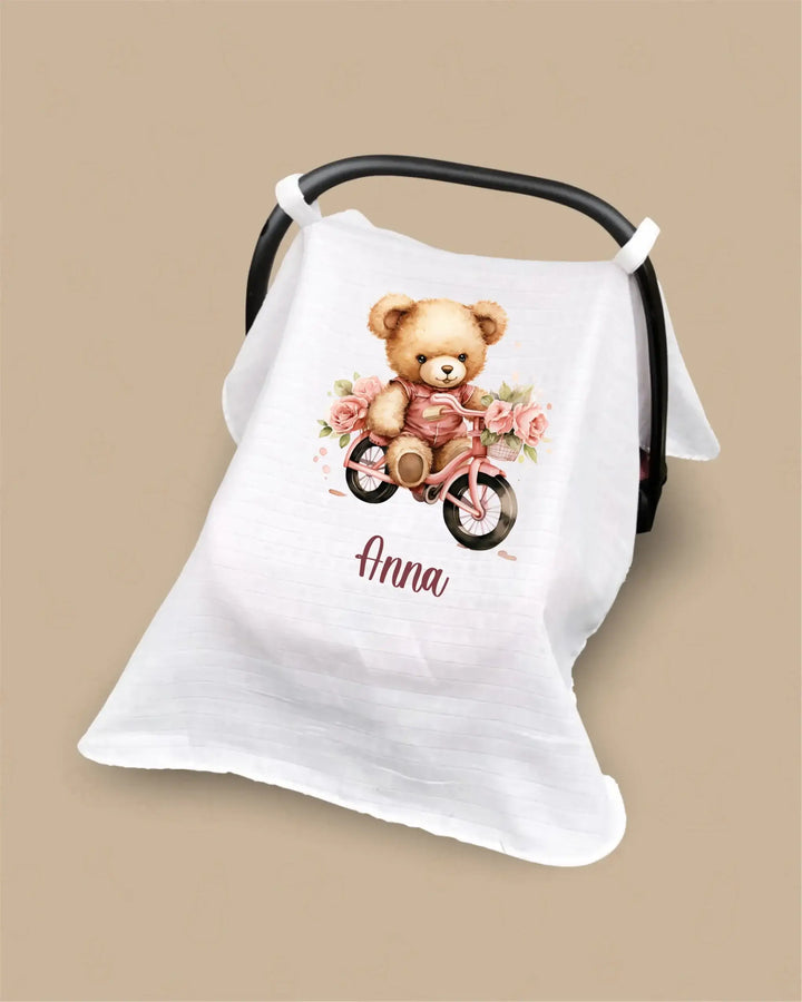 Gepersonaliseerde zonnekap voor autostoel met schattige teddybeer en naam Anna, perfect voor bescherming en stijl.