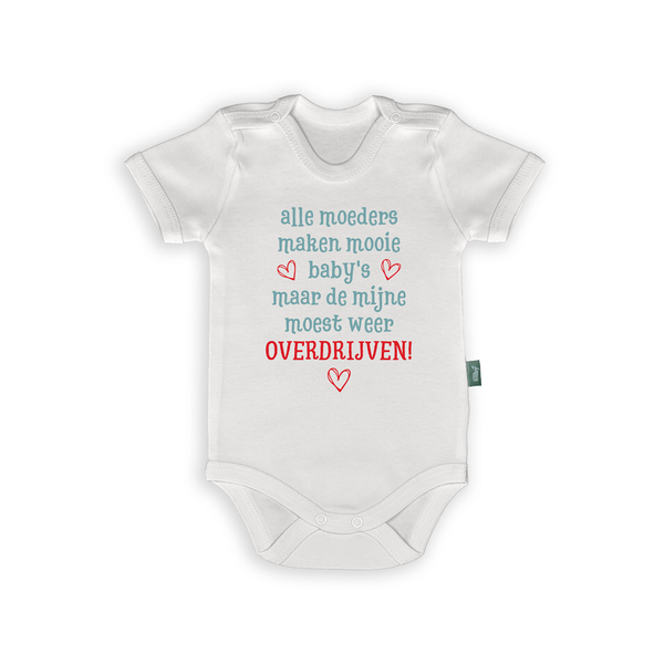 Witte babyromper met tekst 'Alle moeders maken mooie baby's, maar de mijne moest weer overdrijven!' voor een schattig cadeau.