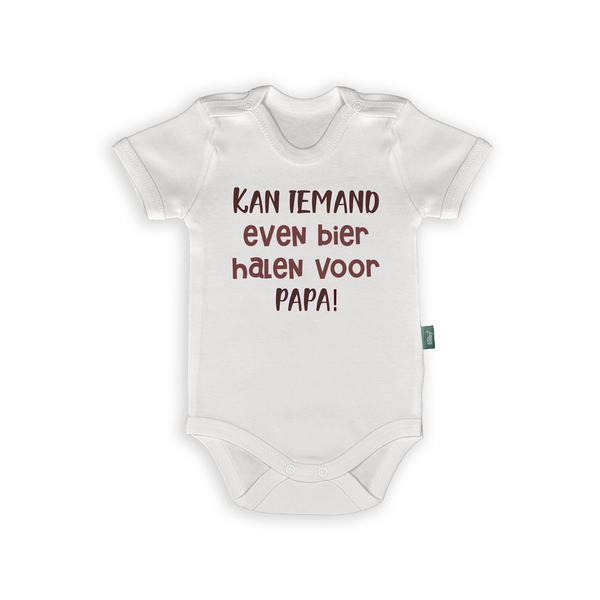 Grappige babyromper met tekst ‘Kan iemand even bier halen voor papa!’ in ademend katoen.