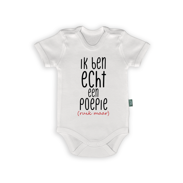 Witte babyromper met tekst 'Ik ben echt een poepie (ruik maar)' voor een grappig kraamcadeau.