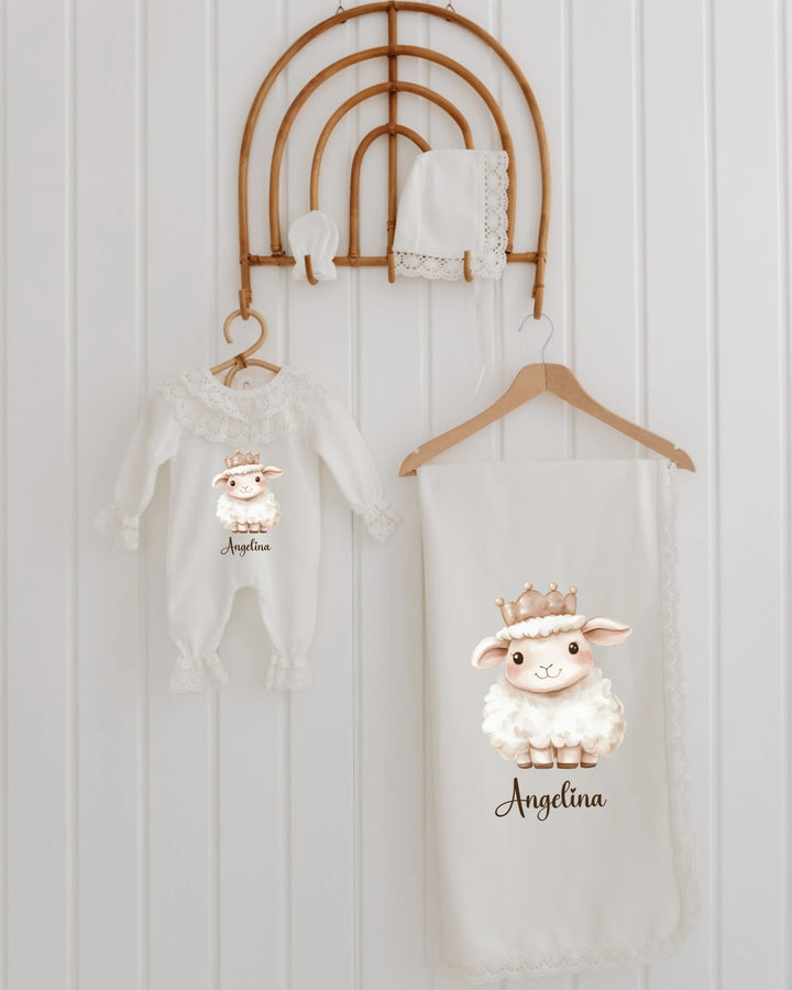 Lammeren newborn clothing set for girls featuring a cute lamb design and personalized name 'Angelina'