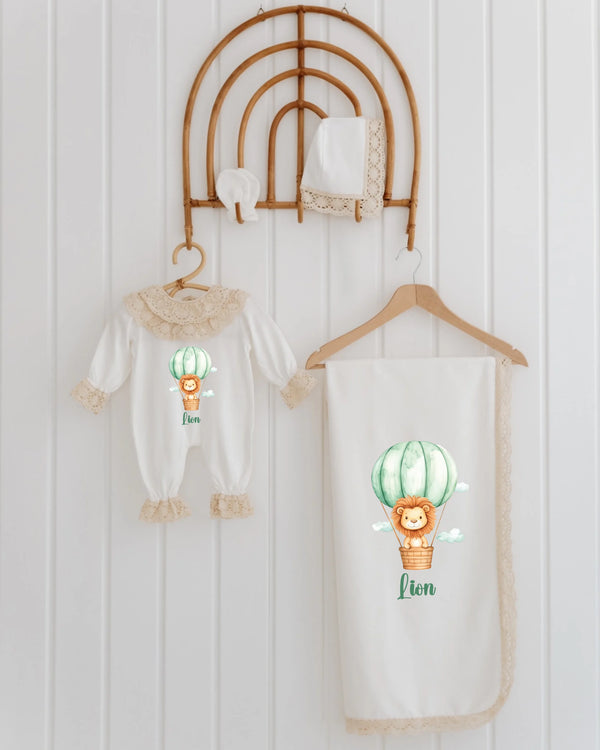 Leeuwen babypakje met luchtballon ontwerp, kantdetails en mutsje, 4-delige set voor babymeisje.