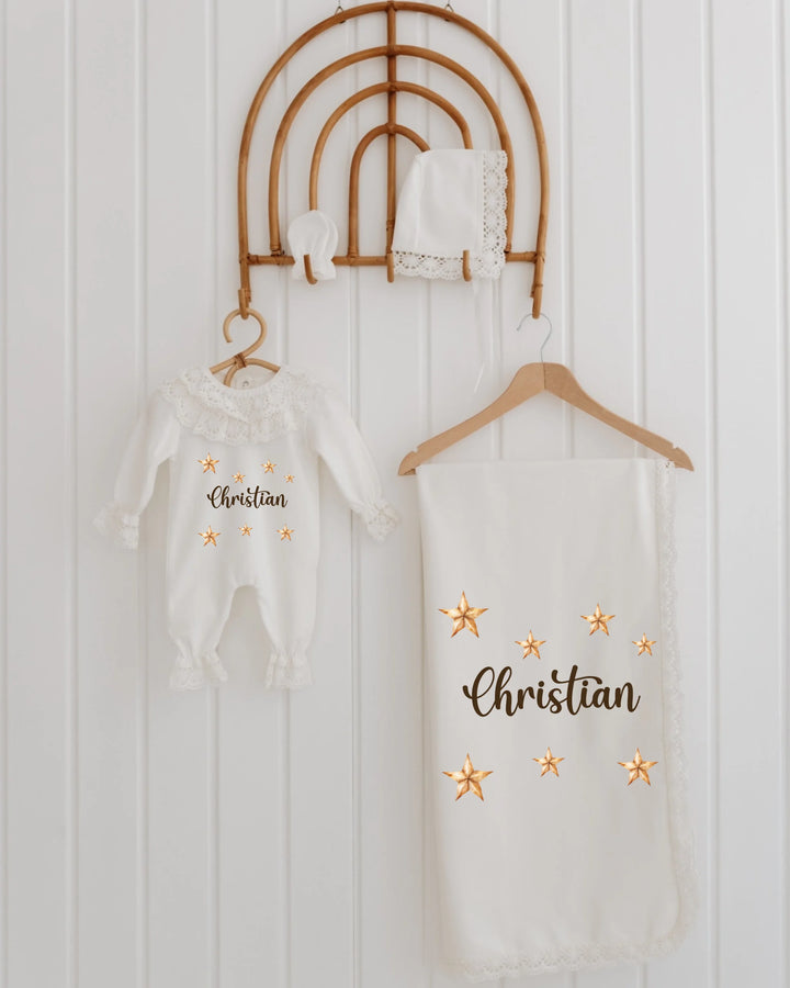 Minimalistische sterren geboorteset voor newborn met naam Christian en kantafwerking.