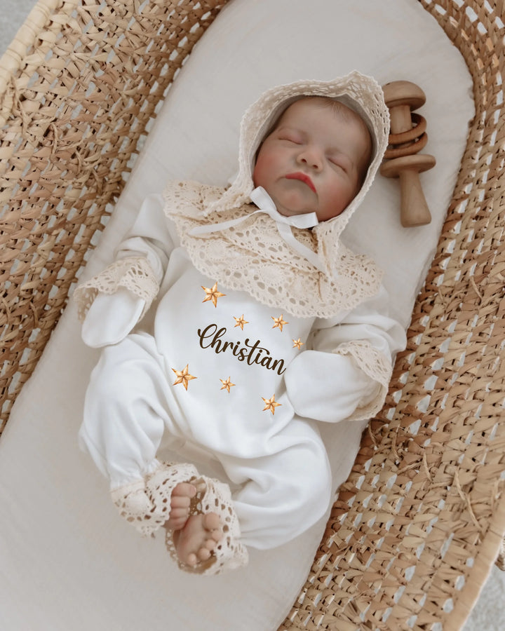 Minimalistische sterren babyset met kant, persoonlijke naam Christian, voor newborn meisjes.