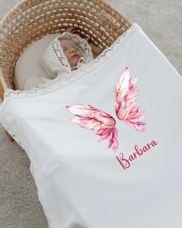 Gepersonaliseerde babydeken met engelenvleugels en naam 'Barbara', perfect voor newborn fotoshoots.