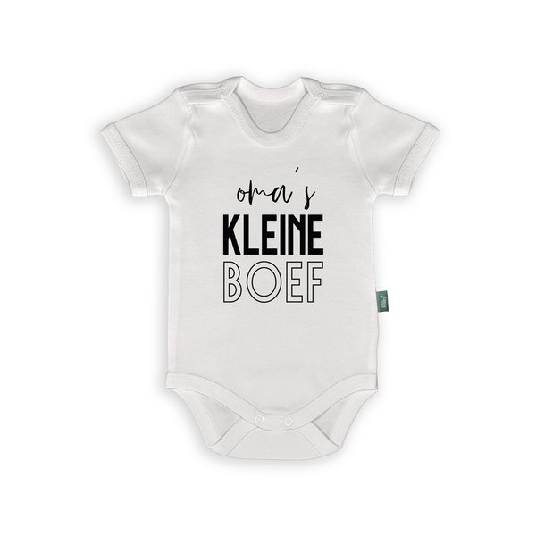 Romper met tekst "Oma's Kleine Boef" voor schattige en ondeugende baby's, perfect als kraamcadeau.
