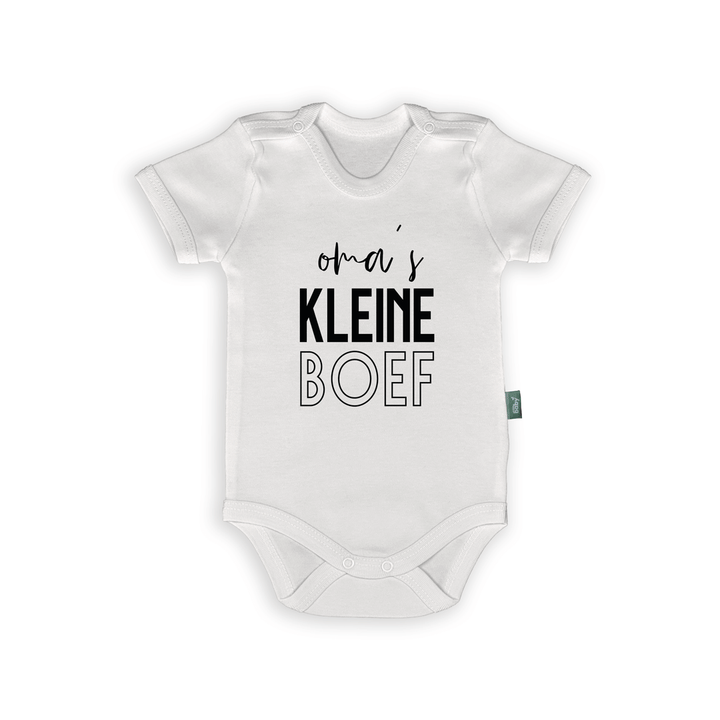 Romper met tekst "Oma's Kleine Boef" voor schattige en ondeugende baby's, perfect als kraamcadeau.