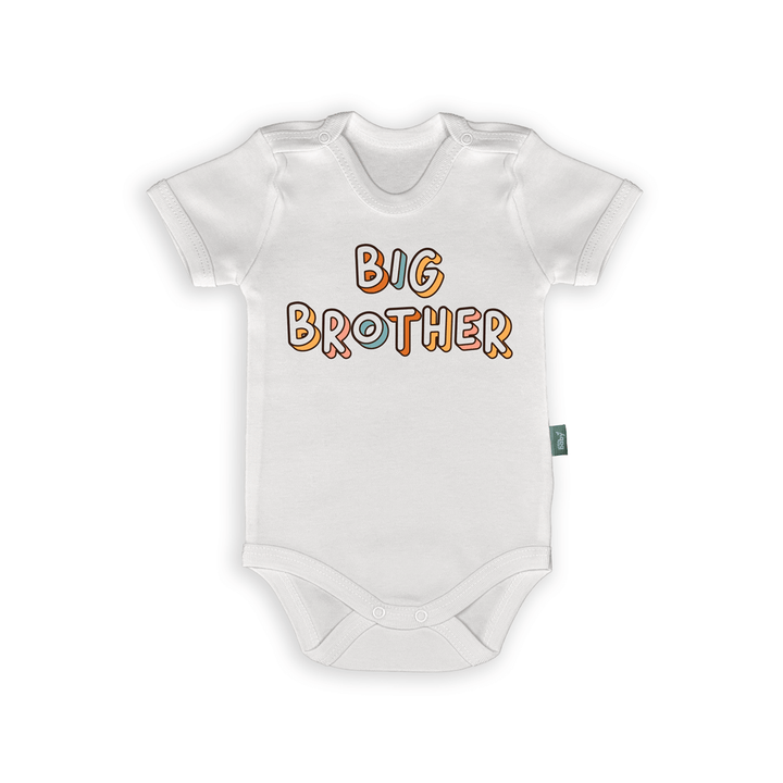 Witte babyromper met kleurrijke tekst 'Big Brother', perfect voor de aankondiging van een nieuw broertje.