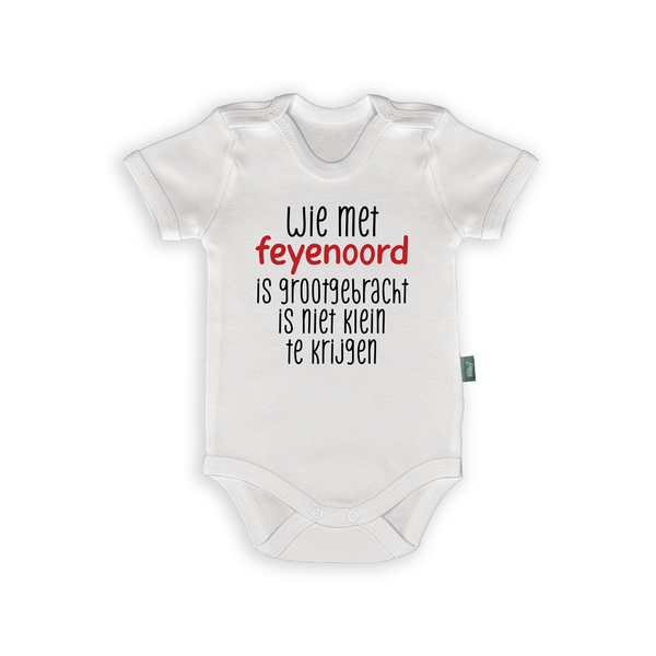 Rompertje met tekst 'Wie met Feyenoord is grootgebracht' voor baby Feyenoord fans, ideaal als kraamcadeau.
