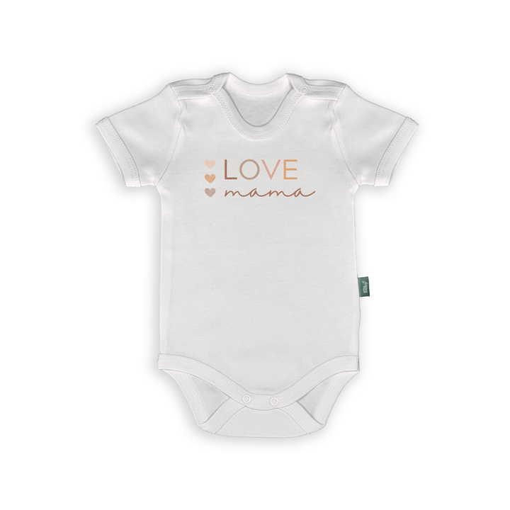 Rompertje met tekst 'I Love Mama' in zachte aardetinten, perfect als Moederdag- of geboortecadeau.