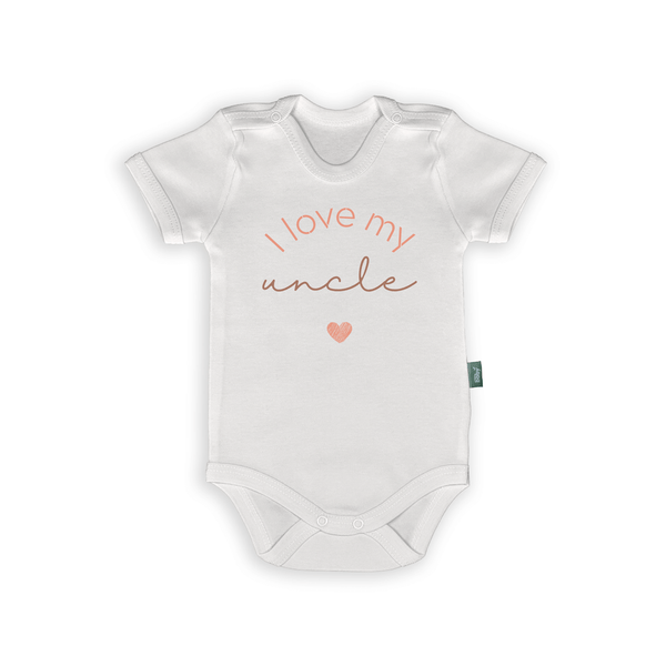 Witte baby romper met de tekst 'I love my uncle' en een hartje, perfect als cadeau voor ooms.
