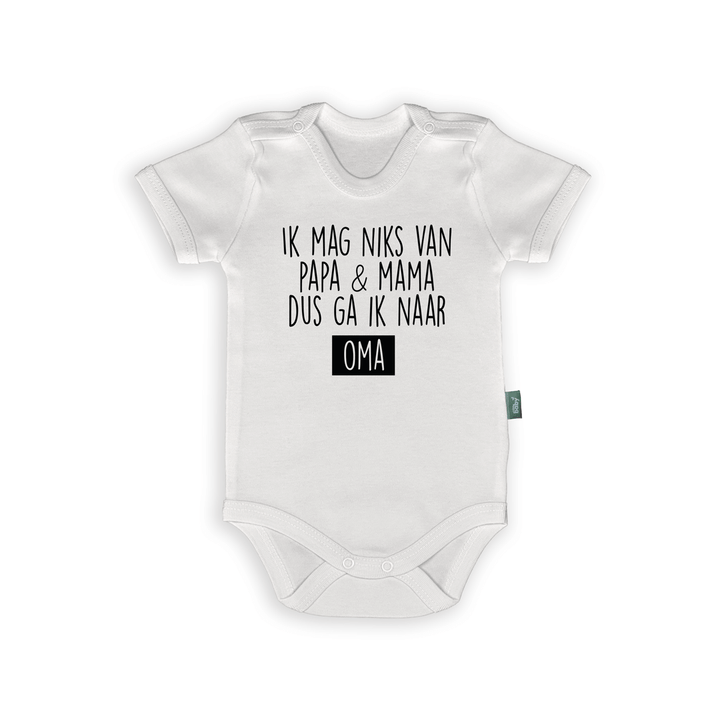 Humoristisch babyrompertje met tekst voor oma in wit, perfect als grappig cadeau voor grootouders.