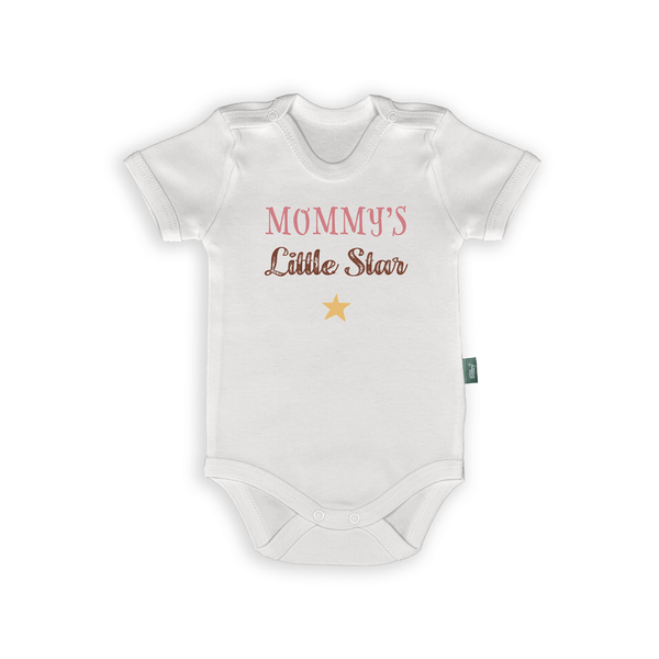 Rompertje met tekst 'Mommy's Little Star' en schattige ster, ideaal als cadeau voor jonge moeders.