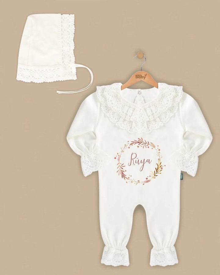 Roze Bladeren 2-delige kanten babypakje met naam, elegante baby-outfit met bijpassende muts.