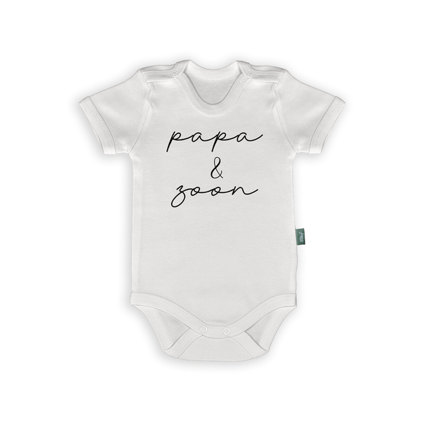 Witte romper met de tekst 'papa & zoon' voor speciale vader-zon momenten, gemaakt van 100% zacht katoen.