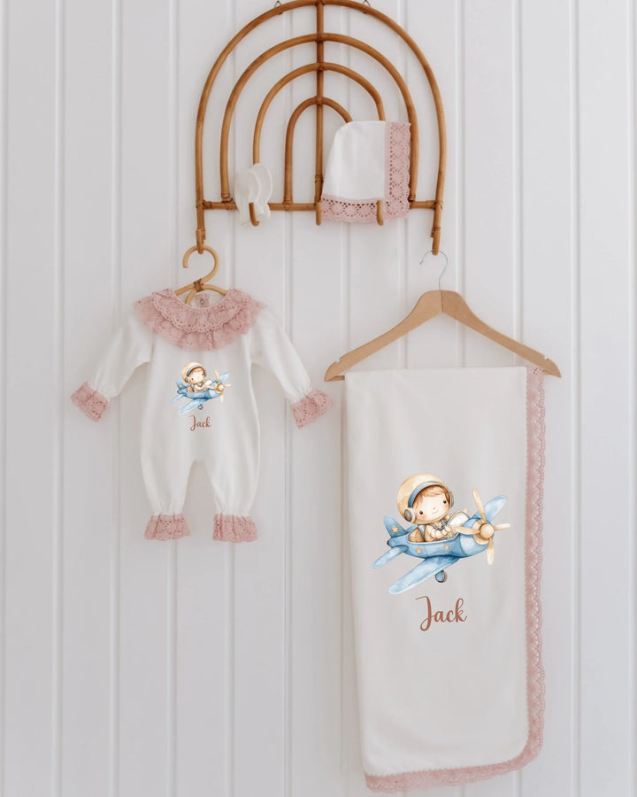 Exclusieve geboortepakjes voor meisjes, 4-delige set met vliegtuigdesign en gepersonaliseerde naam Jack.