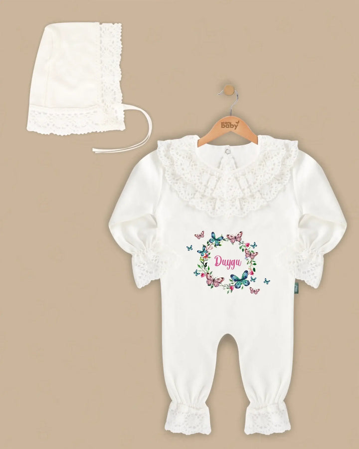 Luxe 2-delige kanten babypakje set met naam en bijpassende hoed voor newborns