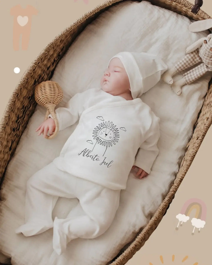 Schattige baby in een comfortabele 5-delige kledingset van 100% biologisch katoen met zonnenprint.
